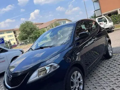 Usata Lancia Ypsilon 95 CV (69 kW) 2016 Utilitaria