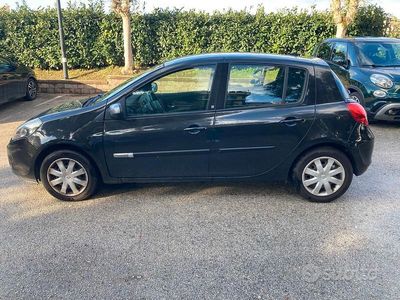Brugt Renault Clio II 58 HK (42 kW) 2010 Sort Sedan