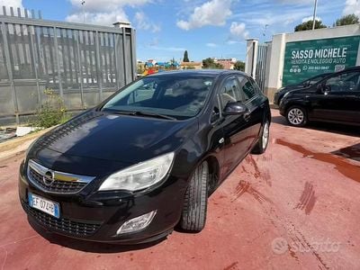 Usata Opel Astra Cosmo 110 CV (80 kW) 2011 Nero Berlina