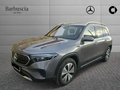 Käytetty Mercedes EQB300 167 kW (228 HP) 2023 Harmaa Katumaasturi