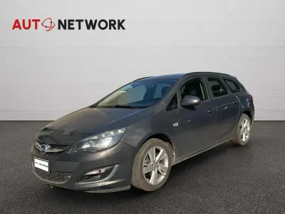 Usata Opel Astra Cosmo 140 CV (102 kW) 2014 Grigio Berlina