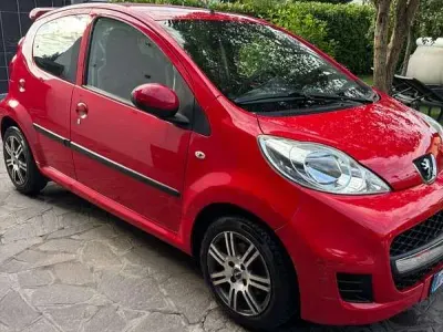 Usata Peugeot 107 68 CV (50 kW) 2010 Utilitaria