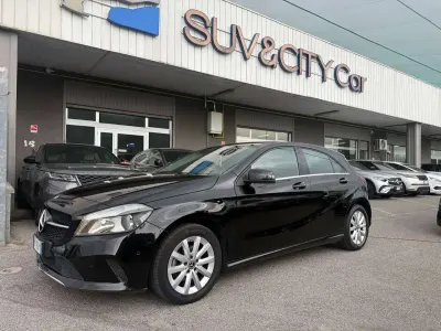 Usata Mercedes A180 109 CV (80 kW) 2017 Nero Utilitaria