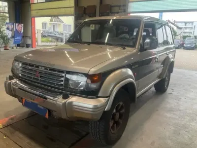 Usata Mitsubishi Pajero Edition 176 CV (129 kW) 2026 Argento SUV