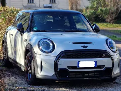 Usata Mini Cooper S Resolute Edition 178 CV (130 kW) 2022 Argento Utilitaria