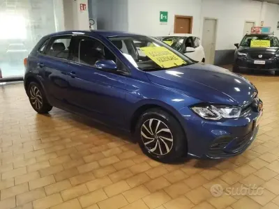 Usata VW Polo Life 95 CV (69 kW) 2023 Reef blue met / metallizzato Utilitaria