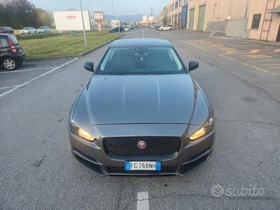 Usata Jaguar XE Portfolio 180 CV (132 kW) 2017 Grigio Berlina