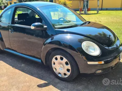 Usata VW New Beetle 102 CV (75 kW) 2007 Nero Utilitaria