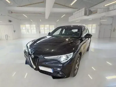 Usata Alfa Romeo Stelvio Business 190 CV (139 kW) 2022 Nero SUV