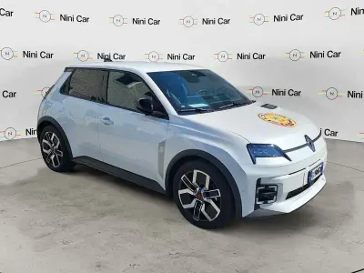 Nuova Renault 5 E-Tech Komfort 110 kW (150 CV) 2025 Bianco Utilitaria