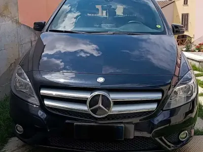Usata Mercedes B180 109 CV (80 kW) 2014 Nero Utilitaria