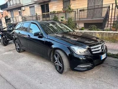 Usata Mercedes C200 135 CV (99 kW) 2014 Nero Station wagon