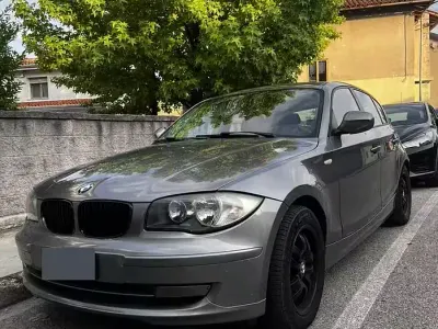 Usata BMW 116 116 CV (85 kW) 2010 Grigio Utilitaria