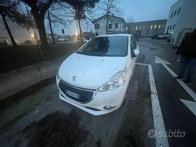 Usata Peugeot 208 Active 68 CV (50 kW) 2014 Bianco Utilitaria