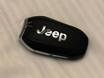 Usata Jeep Avenger Summit 100 CV (73 kW) 2024 Nero SUV