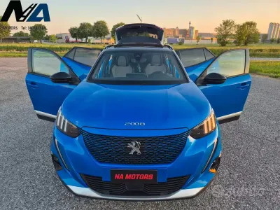 Usata Peugeot e-2008 GT-line 56 kW (77 CV) 2020 Bluazzurro SUV
