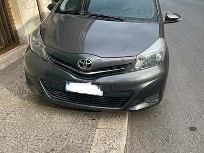 Grigio Usata 2011 Toyota Yaris Lounge Berlina | 6100 € (Cara)