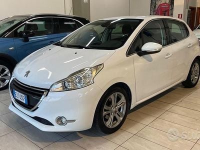 Usata Peugeot 208 Allure 120 CV (88 kW) 2015 Bianco Utilitaria
