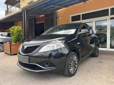 Usata Lancia Ypsilon Gold 69 CV (50 kW) 2016 Nero Utilitaria