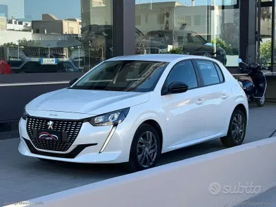 Usata Peugeot 208 Allure 102 CV (75 kW) 2022 Bianco Utilitaria