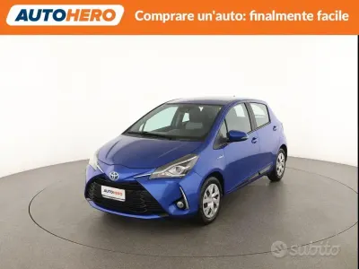 Usata Toyota Yaris Hybrid Active 73 CV (53 kW) 2018 Bluazzurro Berlina