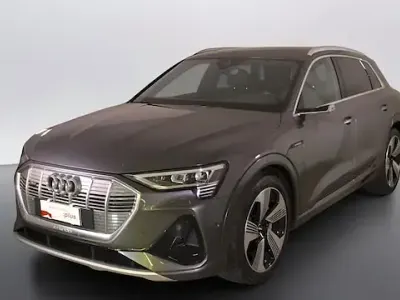 Usata Audi e-tron S-Line 230 kW (313 CV) 2020 Grigio daytona perla SUV