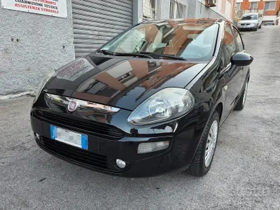 Usata Fiat Grande Punto 69 CV (50 kW) 2011 Nero Utilitaria