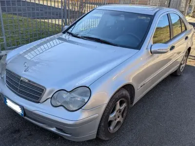Usata Mercedes C220 Classic 143 CV (105 kW) 2000 Berlina