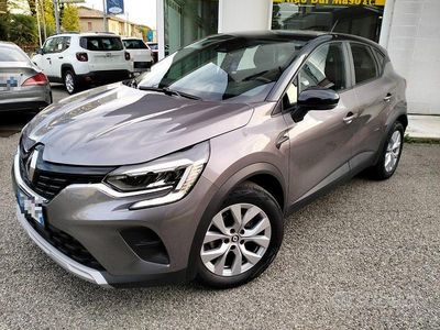 Usata Renault Captur Techno 101 CV (74 kW) 2022 Grigio pastello SUV