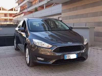 Usata Ford Focus 120 CV (88 kW) 2016 Grigio Berlina