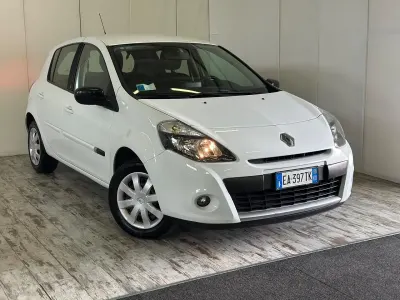 Usata Renault Clio II Luxe 75 CV (55 kW) 2010 Bianco Berlina
