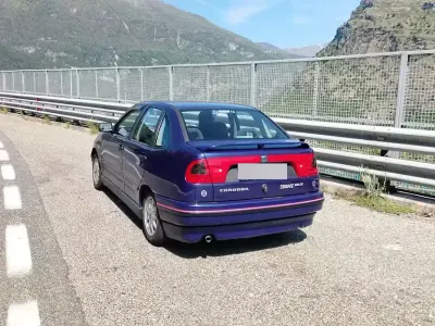 Usata Seat Cordoba 75 CV (55 kW) 1994 Blu Berlina