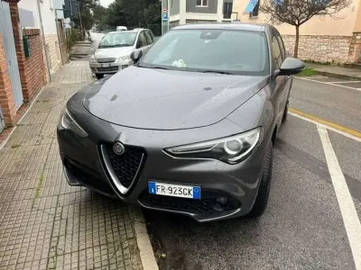 Usata Alfa Romeo Stelvio 209 CV (153 kW) 2018 Grigio SUV