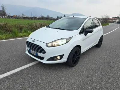 Usata Ford Fiesta Titanium 75 CV (55 kW) 2014 Bianco Utilitaria
