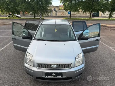 Usata Ford Fusion 101 CV (74 kW) 2004 Grigio Utilitaria