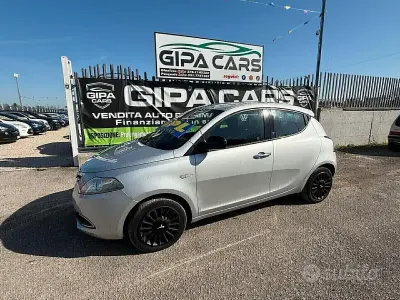 Usata Lancia Ypsilon Platinum 69 CV (50 kW) 2012 Grigio Utilitaria