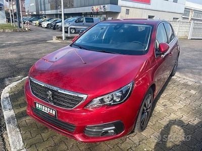 Begagnad Peugeot 308 Allure 110 HK (80 kW) 2018 Röd Sedan