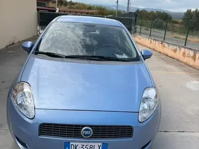 Usata Fiat Grande Punto 65 CV (47 kW) 2007 Bluazzurro Utilitaria