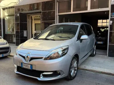 Usata Renault Scénic III XMOD 110 CV (80 kW) 2012 Grigio Monovolume