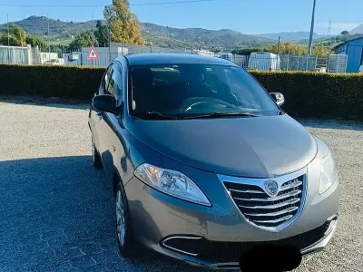 Usata Lancia Ypsilon 69 CV (50 kW) 2012 Grigio Utilitaria