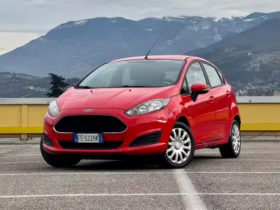 Usata Ford Fiesta 75 CV (55 kW) 2016 Rosso Utilitaria