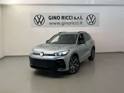 Neu VW Tiguan R-line Plus 193 PS (141 kW) 2026 Silber SUV