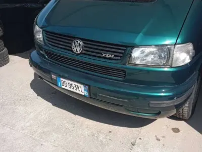 Usata VW Caravelle Comfortline 102 CV (75 kW) 1999 Grigio Furgone