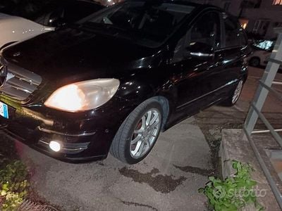 Usata Mercedes B180 2010 Nero Monovolume