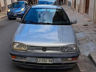 Usata VW Golf III 54 CV (39 kW) 1996 Grigio Berlina