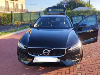 Usata Volvo V60 Business Edition 150 CV (110 kW) 2020 Nero Station wagon