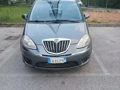 Usata Lancia Musa 77 CV (56 kW) 2010 Grigio Monovolume
