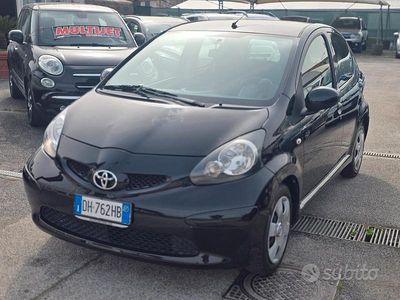 Usata Toyota Aygo 68 CV (50 kW) 2007 Nero Utilitaria