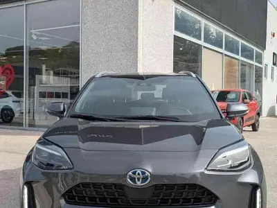 Usata Toyota Yaris Cross Trend 92 CV (67 kW) 2022 Grigio SUV