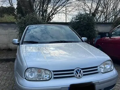 Usata VW Golf 101 CV (74 kW) 2000 Grigio Cabrio